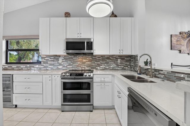 10920 Lakemore Lane 201, Boca Raton, FL 33498