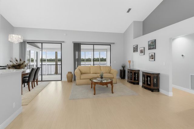 10920 Lakemore Lane 201, Boca Raton, FL 33498