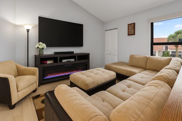 10920 Lakemore Lane 201, Boca Raton, FL 33498