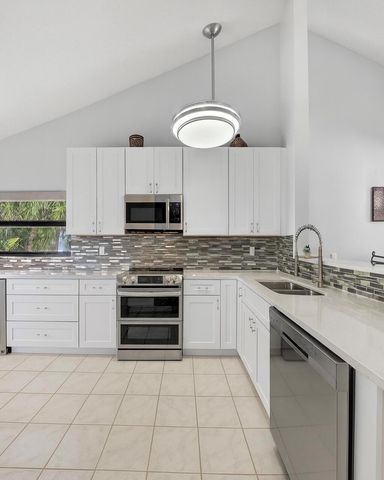 10920 Lakemore Lane 201, Boca Raton, FL 33498