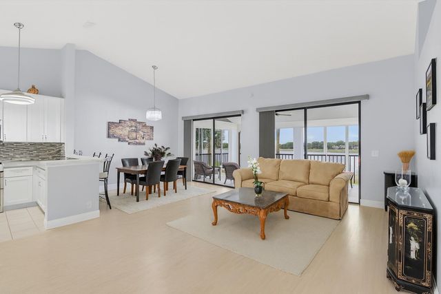 10920 Lakemore Lane 201, Boca Raton, FL 33498