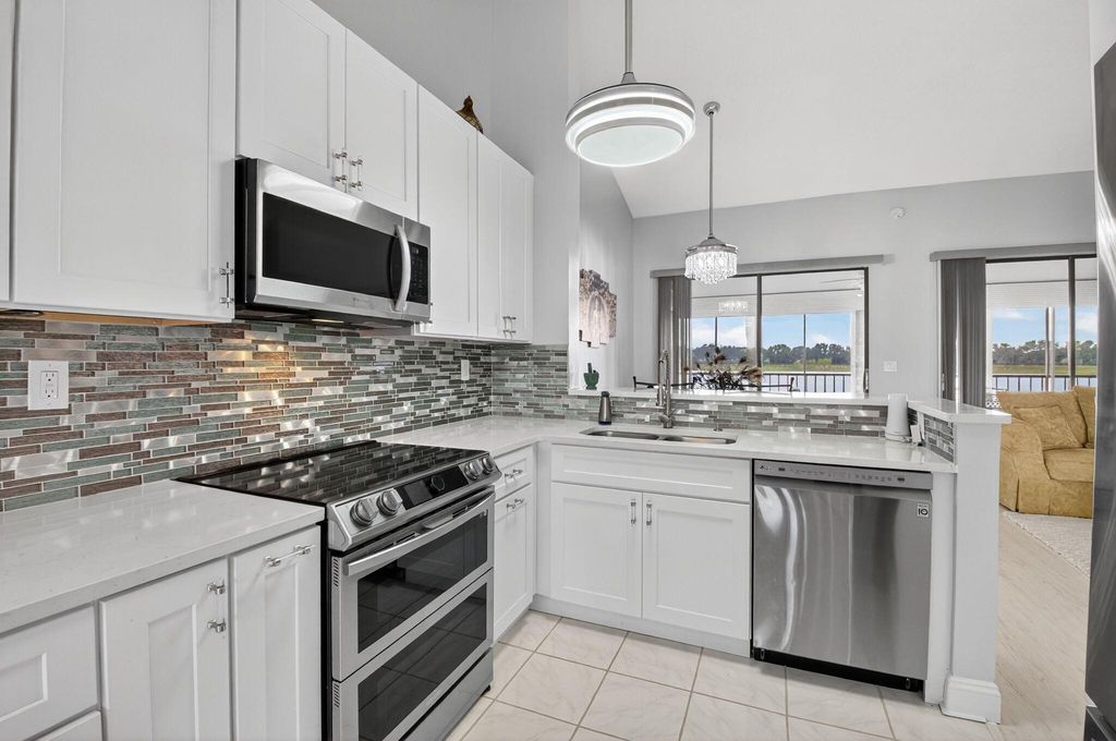 10920 Lakemore Lane 201, Boca Raton, FL 33498