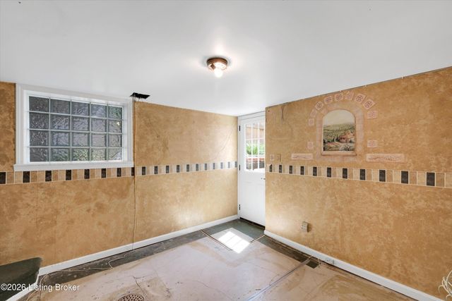 2216 Eastview Ave, Louisville, KY 40205
