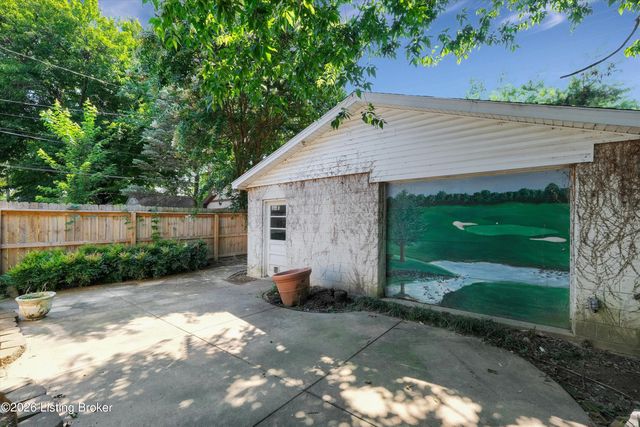 2216 Eastview Ave, Louisville, KY 40205