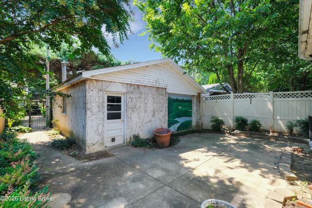 2216 Eastview Ave, Louisville, KY 40205