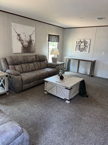 215 York, Kinsey, AL 36303