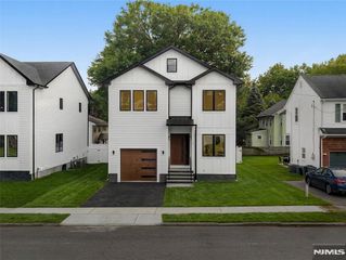 161 Palisade Avenue, Emerson, NJ 07630