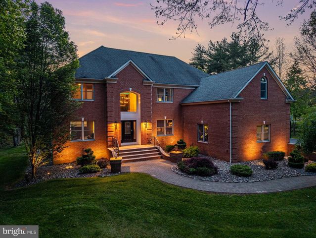 97 UNION RD, Frenchtown, NJ 08825