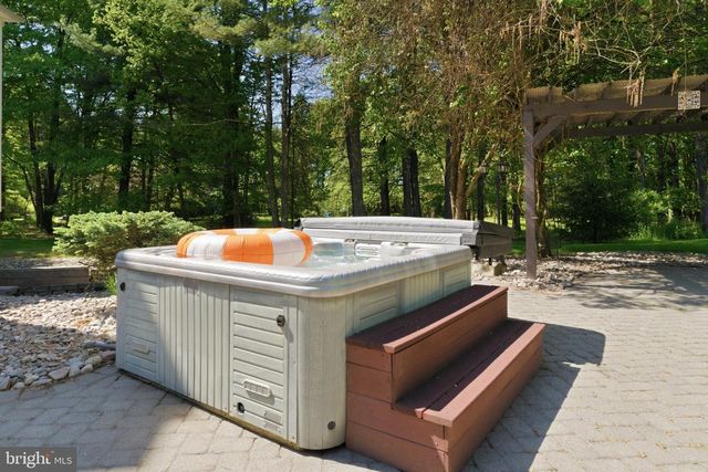 97 UNION RD, Frenchtown, NJ 08825