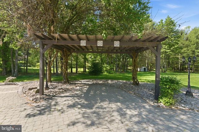 97 UNION RD, Frenchtown, NJ 08825