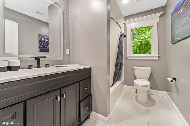 97 UNION RD, Frenchtown, NJ 08825