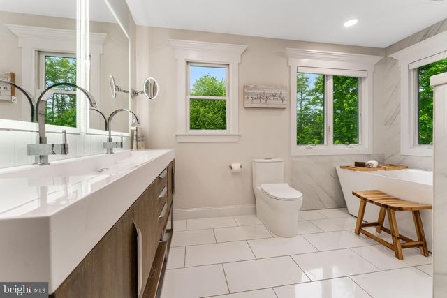 97 UNION RD, Frenchtown, NJ 08825