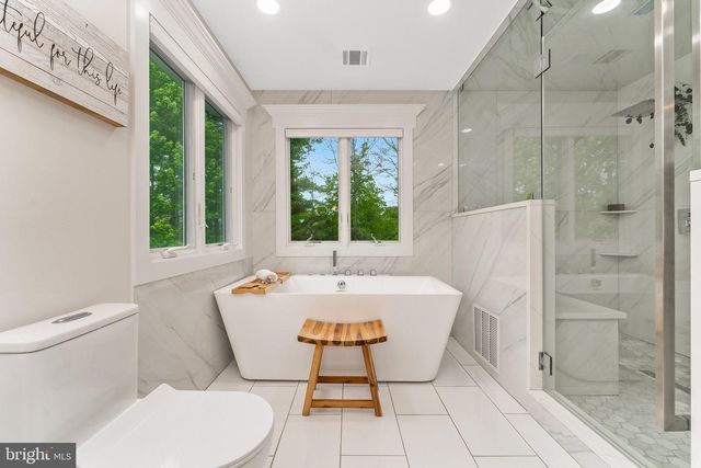 97 UNION RD, Frenchtown, NJ 08825