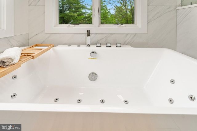 97 UNION RD, Frenchtown, NJ 08825