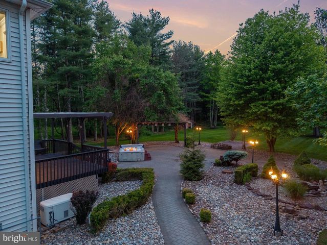 97 UNION RD, Frenchtown, NJ 08825