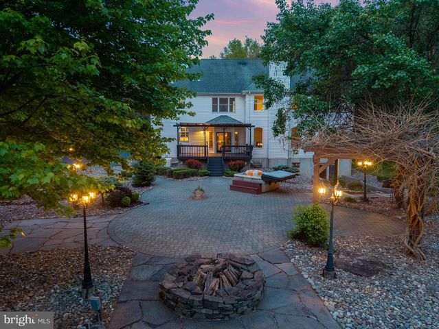 97 UNION RD, Frenchtown, NJ 08825