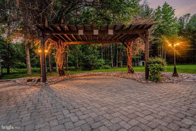 97 UNION RD, Frenchtown, NJ 08825