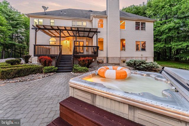97 UNION RD, Frenchtown, NJ 08825