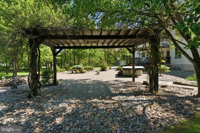 97 UNION RD, Frenchtown, NJ 08825