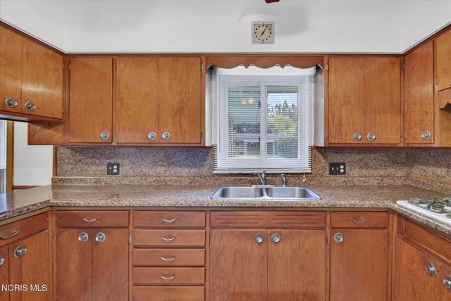 3555 Victory Avenue, Toledo, OH 43607