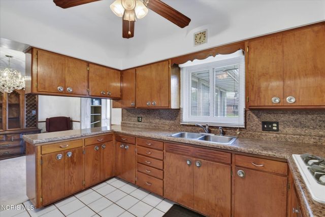 3555 Victory Avenue, Toledo, OH 43607
