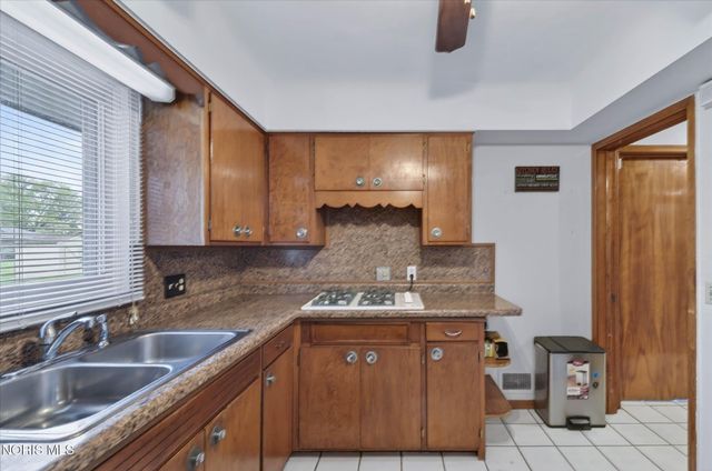3555 Victory Avenue, Toledo, OH 43607