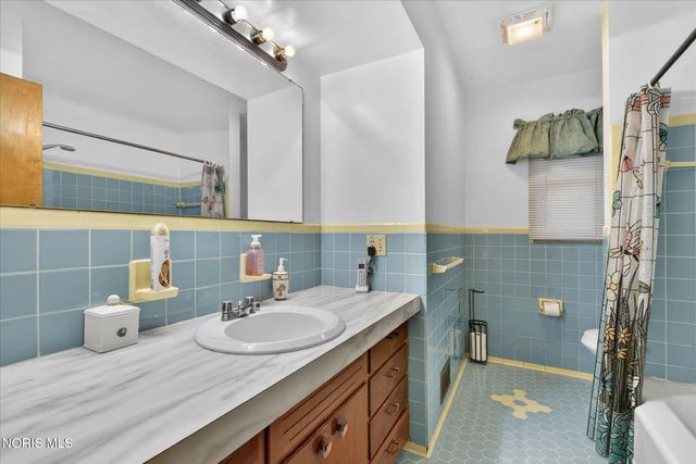 3555 Victory Avenue, Toledo, OH 43607