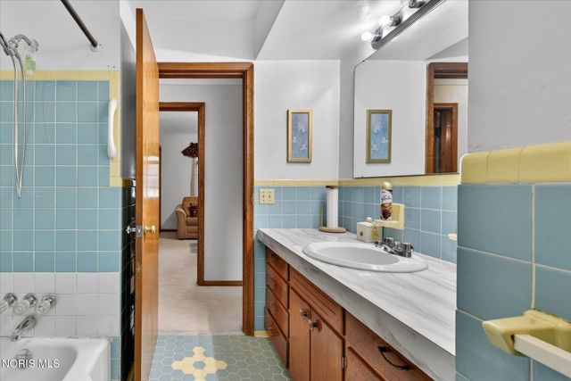 3555 Victory Avenue, Toledo, OH 43607