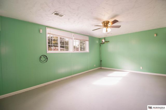 6317 N 68th Street, Omaha, NE 68104