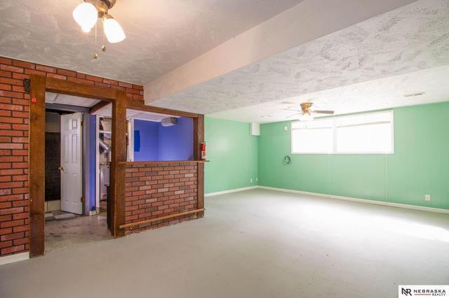 6317 N 68th Street, Omaha, NE 68104