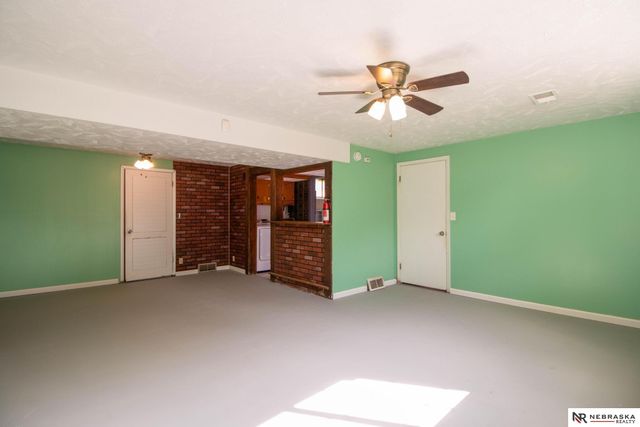 6317 N 68th Street, Omaha, NE 68104