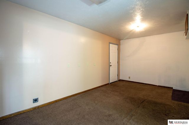 6317 N 68th Street, Omaha, NE 68104