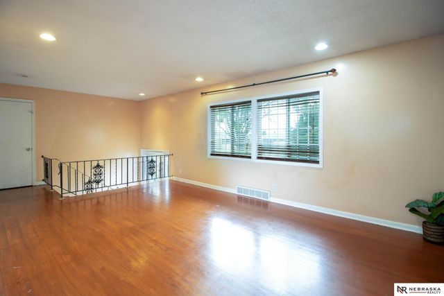 6317 N 68th Street, Omaha, NE 68104