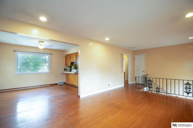 6317 N 68th Street, Omaha, NE 68104