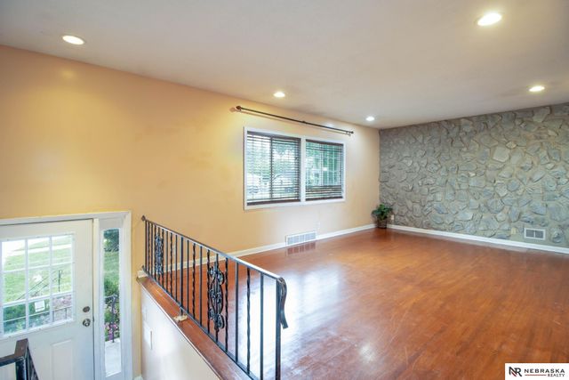 6317 N 68th Street, Omaha, NE 68104