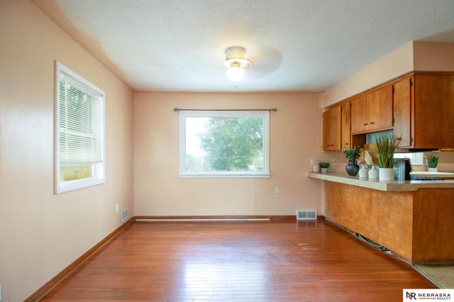 6317 N 68th Street, Omaha, NE 68104