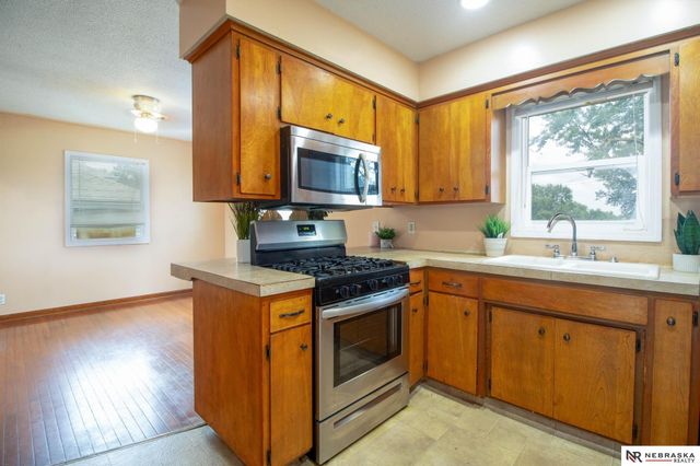 6317 N 68th Street, Omaha, NE 68104