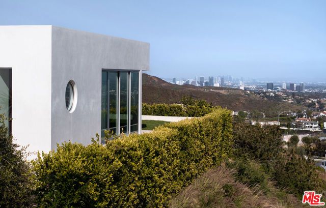 16705 Charmel Lane, Pacific Palisades (los Angeles), CA 90272