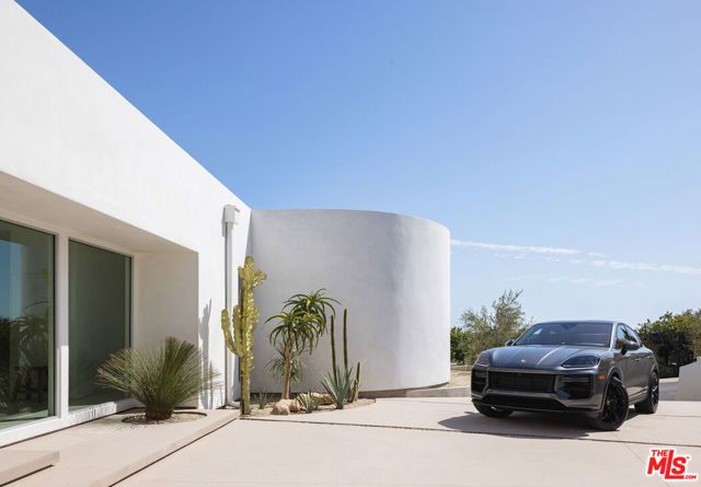 16705 Charmel Lane, Pacific Palisades (los Angeles), CA 90272