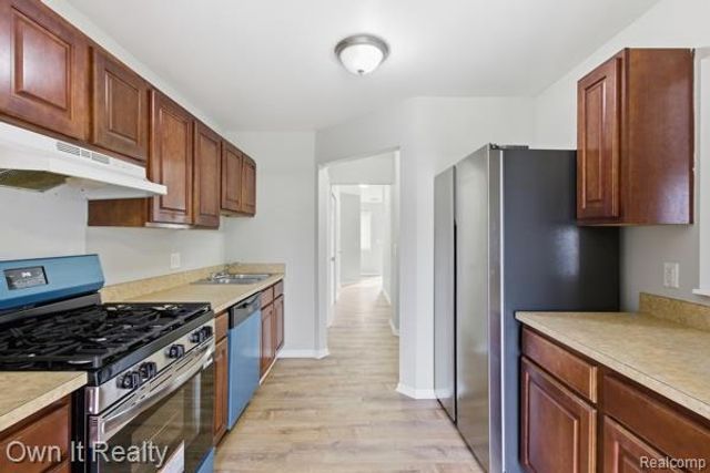 16253 Terrace Village Drive, Taylor, MI 48180