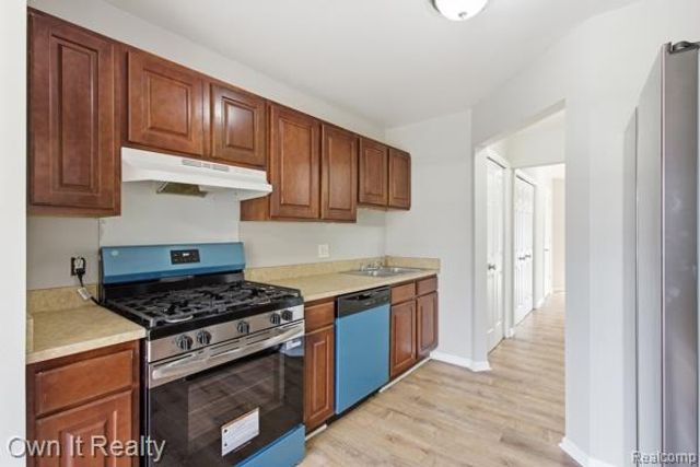 16253 Terrace Village Drive, Taylor, MI 48180