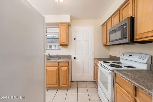 1735 EL CAMINO Road 5, Jacksonville, FL 32216