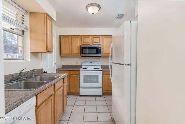1735 EL CAMINO Road 5, Jacksonville, FL 32216
