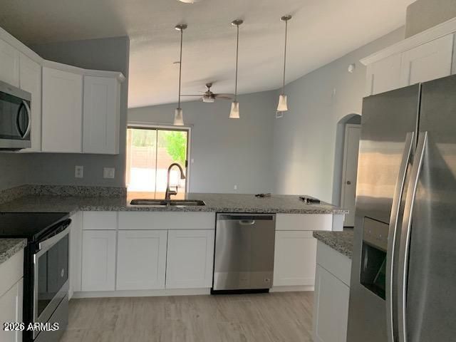 6611 W DESERT HOLLOW Drive, Phoenix, AZ 85083