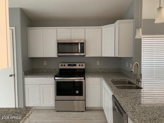 6611 W DESERT HOLLOW Drive, Phoenix, AZ 85083