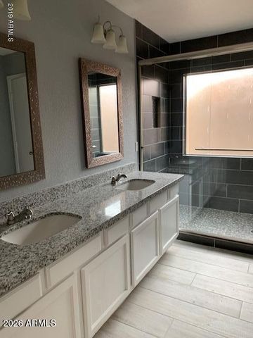 6611 W DESERT HOLLOW Drive, Phoenix, AZ 85083