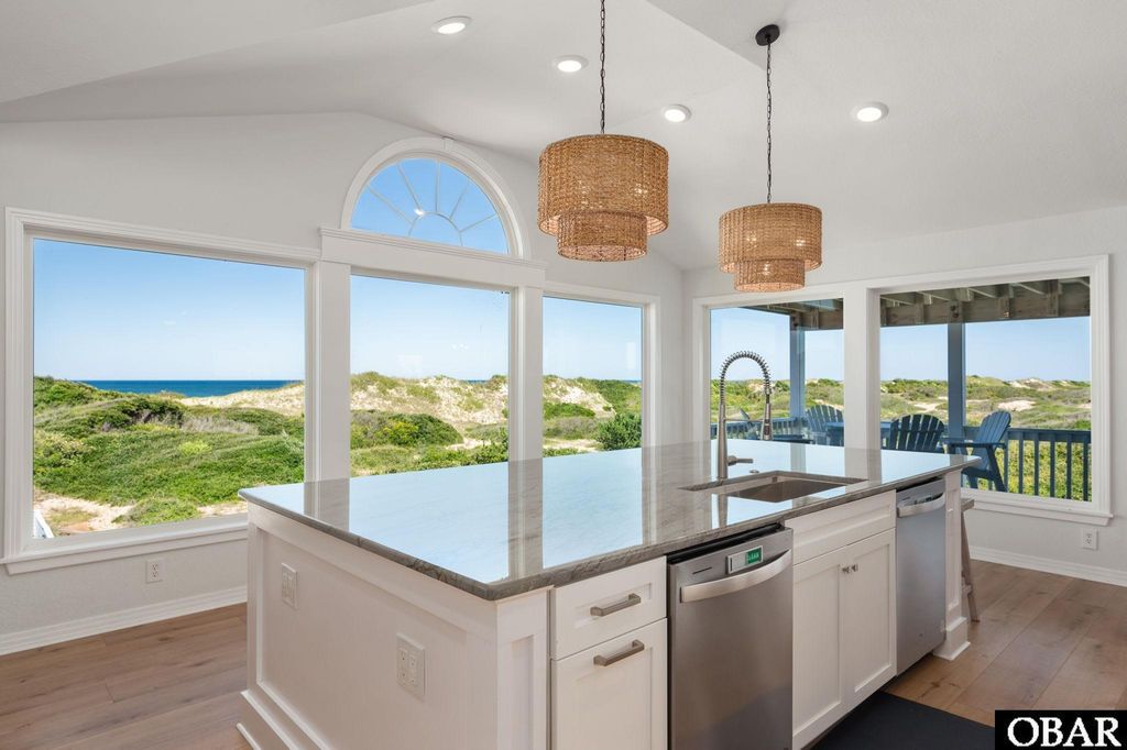 Image 11 of property listing at 614 Tern Arch, Corolla, NC 27927