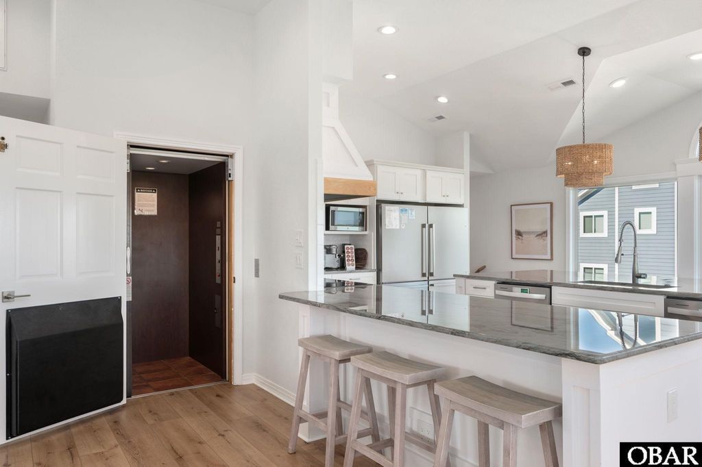 Image 20 of property listing at 614 Tern Arch, Corolla, NC 27927