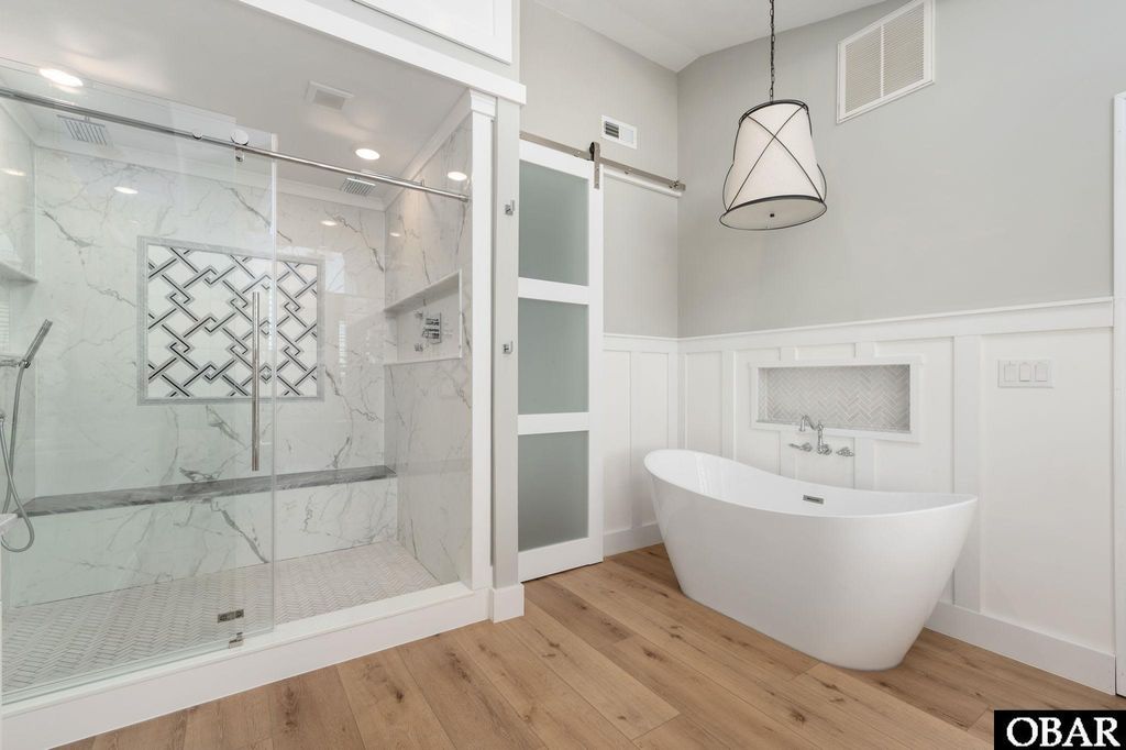 Image 4 of property listing at 614 Tern Arch, Corolla, NC 27927