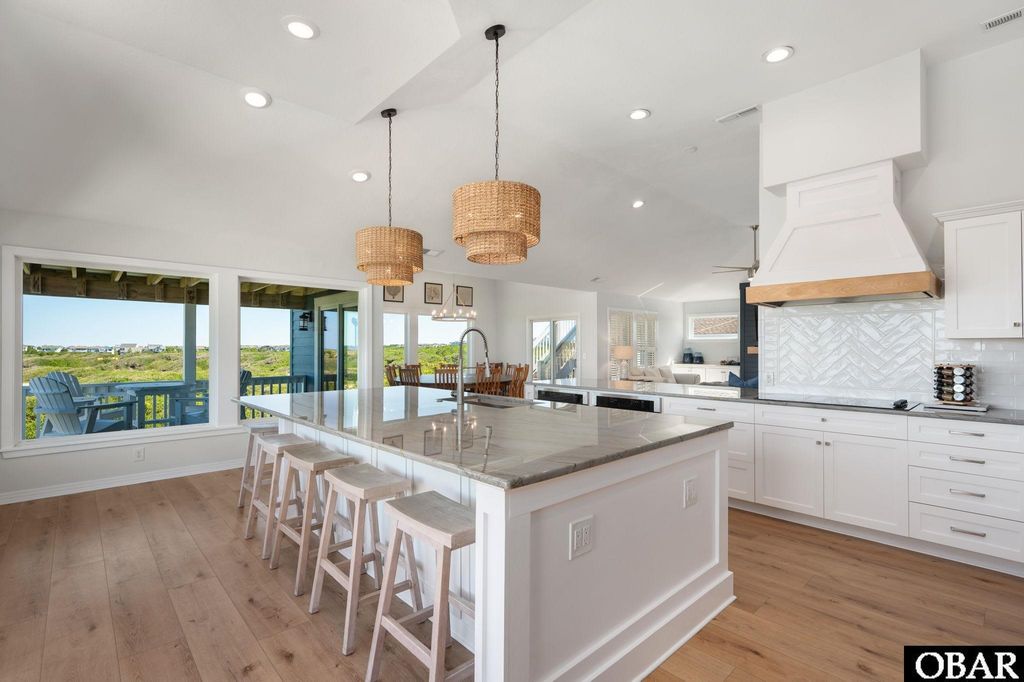 Image 10 of property listing at 614 Tern Arch, Corolla, NC 27927
